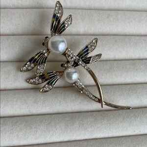 Elegant Gold and diamond Dragonfly Brooch